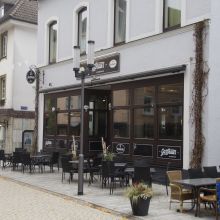 Vielfach werden die Leuchten direkt auf dem Beleuchtungsmast platziert. Hier kam ein Doppelausleger zum Einsatz. Um die Lichtausbeute noch weiter zu erhöhen, können auch Mehrfachausleger mit drei oder vier Armen zum Einsatz kommen.