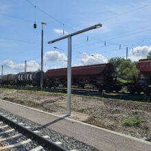 Die nGgB-Maste, (nach RIL 954) die ausführliche Namensgebung lautet „niedere Gleisgassenbeleuchtung“, kommt im eigentlichen Gleisfeld, vielfach auf langen Strecken zum Einsatz. Sie haben eine Höhe von 4000 mm über Erde und einen Ausleger, der wiederum 4000 mm lang ist und am Ende jeweils eine Leuchte trägt. Gefertigt wird der Lichtmast aus Rechteckprofilen. Es gibt sie in der Ausführung mit einem Erdstück oder auch in der Ausführung mit einer Flanschplatte.