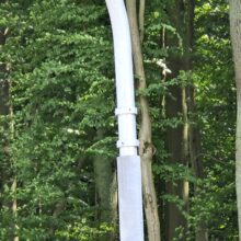 Der Übergang von Grundmast zum Ausleger kann in verschiedener Art und Weise hergestellt werden. Bekannt sind die Form des Überwurfes als sogenannte Glocke als auch, wie hier abgebildet.